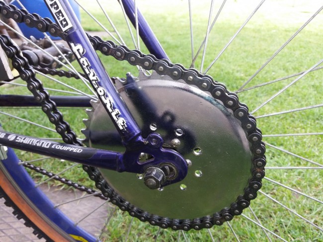 20170509_101228.jpg (293.56 KiB) Zobrazeno 12968 x Taky jsem to našrouboval na ten držek na kotoučovku a super diry jsem provrtal podle brzdy